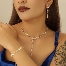 4 morceaux de bijoux européens et américains pour femmes, collier en strass, bracelet, boucles d'oreilles, accessoires de robe de mariée de la mariée