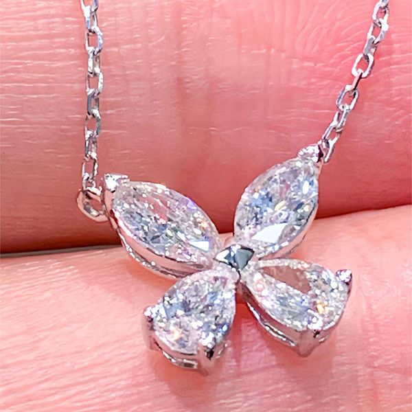 Colgante de compromiso de diseñador con solitario de 4 piedras, diamante Natural para mujer, collar con corte de pera en forma de flor de 0,70 quilates, regalo de promesa de amor