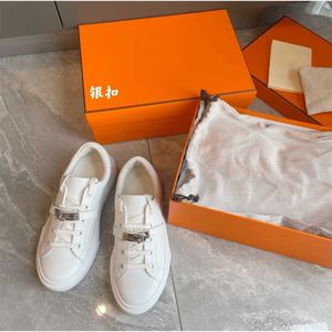 40% de rabais sur les chaussures de créateurs Petites femmes blancs en cuir authentique boucle en métal boucle plate inférieure sport confortable chaussures de planche