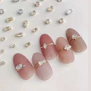40 pcs Crystal brillant 3D Nail Art Decorations Forme en verre à plat Diamond Bijoux design Accessoires 240430
