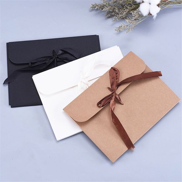 400 unids/lote negro blanco papel Kraft cartón sobre bolsa bufanda caja de embalaje foto postal sobre caja de regalo con cinta