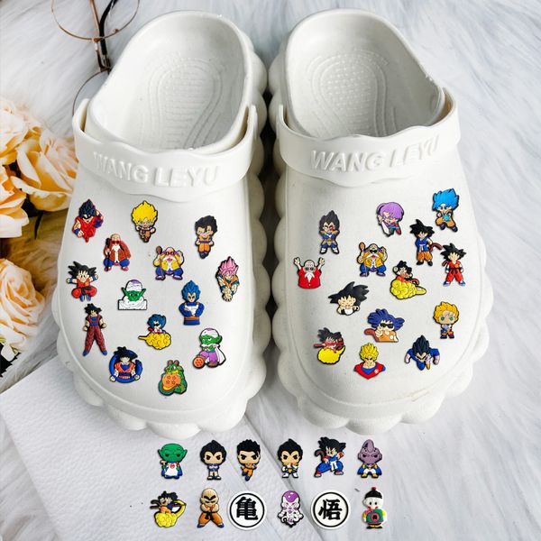 40 Coloros Juego japonés Dragon Anime Charms Mayor Mayholese Childhood Memories Game Funny Gift Cartoon Accesorios de zapatos Accesorios de calzado PVC Hebilla de goma suave