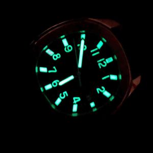 Reloj automático de hombres de 40 mm Miyota 8215 Movimiento de zafiro Súper luminoso 5 bars Date impermeable Correa de goma Watchm6j0 6ifq