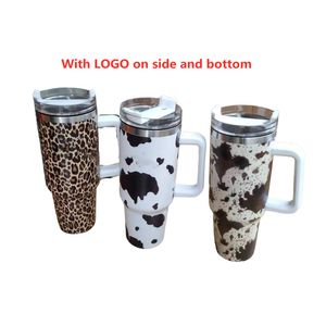 Tasses de créateurs de 40 oz avec logo Adventure Classic Leopard Cow Design Gobelets Poignée Couvercles et pailles Tasses de voiture Bouteilles d'eau potable isolées sous vide