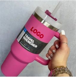 Gobelets en acier inoxydable de 40 oz Tasses avec couvercle à poignée et pailles Tasses de voiture rose chaud revêtement en poudre bouteilles d'eau potable isolées sous vide en plein air GF1005