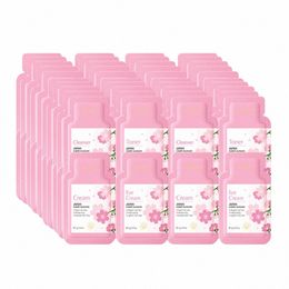 40pcs visage soins de la peau ensemble essence de fleur de cerisier crème hydratante collagène crème pour les yeux visage ter nettoyant kit portable I5Tv #