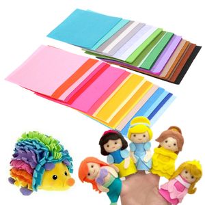 40 piezas de tela de fieltro multicolor no tejida artesanía de bricolaje de costura de tela de costura de muñecas Material de juguete de muñeca