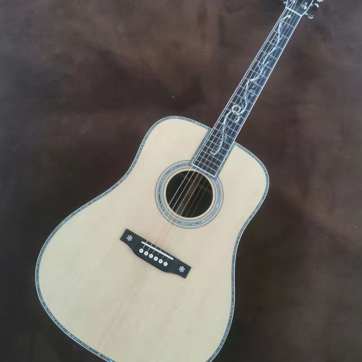 Guitare acoustique arrondie avec arbre de vie incrusté d'ormeau de haute configuration de 41 