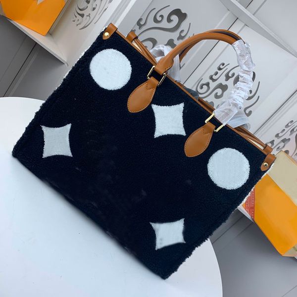 Bolsos de mano grandes de terciopelo de 41 cm Bolso de tienda suave Bolso de mujer Bolsos de playa de felpa Monedero Impresión con letras clásicas Bolsa de hardware original Bolso de mano de gran capacidad de alta calidad