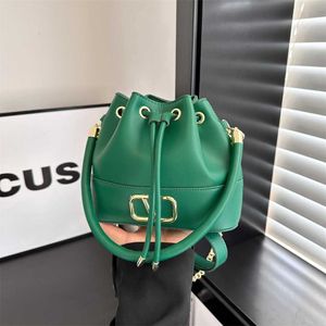 42% OFF Sac de créateur 2024 Sacs à main Cette année, sac à main pour femme, frais et doux, une épaule, poche décontractée, tendance et réduction de l'âge, tendance pour femmes