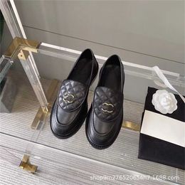 42% OFF Designer Petit Xiangling Plaid mocassin style britannique boucle en métal petit talon plat en cuir chaussures pour femmes minces au printemps et à l'automne