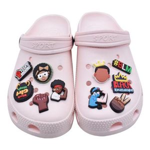 42 PCS Black Girl Cartoon Shoe Fleurs Charmes pour sandale de sandale ACCESSOIRES SHOOS ACCESSOIRE