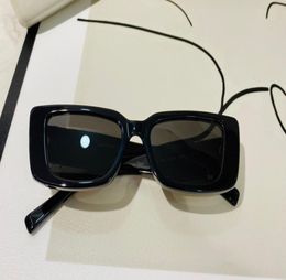 4382 Nieuwe mode dames039S zonnebril charmant ronde frame eenvoudige verkoopstijl topkwaliteit UV400 Protection Eyewea7283057