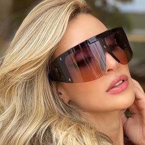 Landes de soleil du design de luxe pour femmes Lunettes de soleil de bouclier en plastique Fashion Protection UV Big Connection Lens sans cadre supérieure