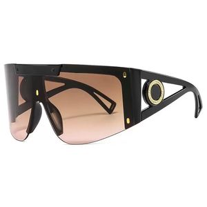 4393 Lunettes de soleil pour hommes et femmes style d'été anti-ultraviolet rétro bouclier plaque de lentille cadre invisible lunettes de mode boîte aléatoire