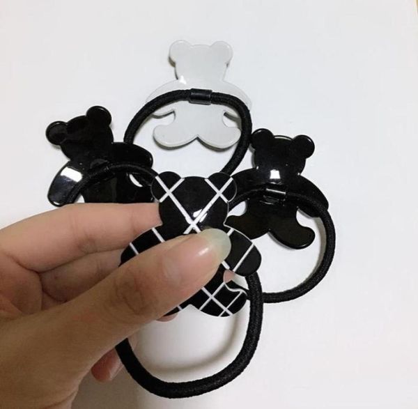 43X47CM acrílico blanco y negro Lindo doodle cabeza de oso cuerda C anillo para el cabello banda de goma para damas colección tocado joyería vip g807019277