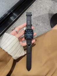 Bande Apple de montre intelligente de 44 mm pour Smartwatch Ultra2 bandes de cuir de 49 MM bracelets de mode avec des motifs en sergé triangulaire bracelet marron fashion applewatch