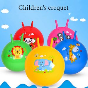 45 à 65 cm boule de trémie pour les enfants rebondissant des balles de saut avec des jouets de conduite gonflables de poignée.