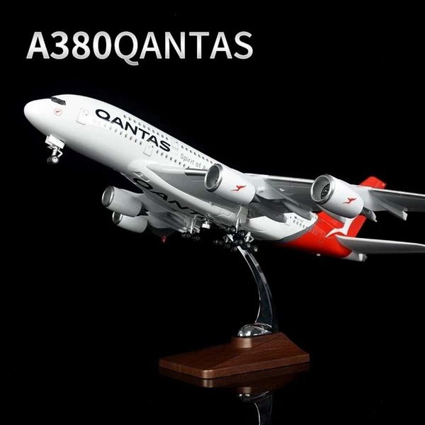 Modèle d'avions de résine 45 cm A380 Australie 1: 150 Contrôle vocal acoustooptique Lumière LED automatique avec train d'atterrissage