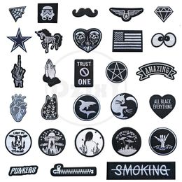 46 Stijlen 1 STKS Zwart-wit accessoire Patches voor Kleding Ijzer op Vinger Applicaties DIY Schedel Strepen Borduursticker Roun278u