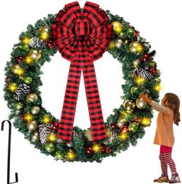 Couronne de Noël à LED de 48 pouces avec cintre éclairé par un arc, grande couronne de Noël artificielle, couronne d'hiver ornée de pommes de pin, de baies rouges ou