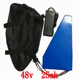 48V 2000w Triangle batterie 48v 25ah Lithium ion batterie 48v 25ah batterie de vélo électrique avec 50A BMS + 54.6V chargeur + sac