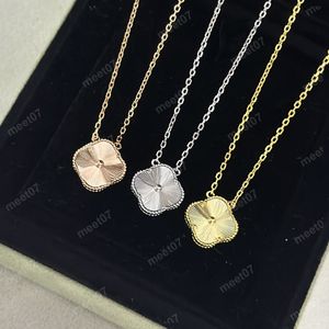 4A collier de trèfle à breloques de créateur chaud collier laser taille moyenne 1.5 cm collier pendentif classique qualité supérieure