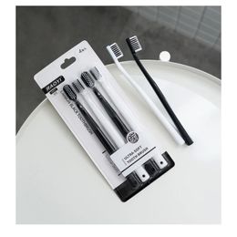 4pc / ensemble Adulte Fashion Black and White Bamboo Couple de charbon de bois brosse à casque douce brosse à dents brosse à dents