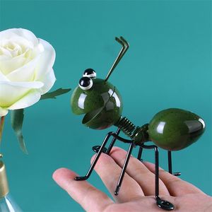 4 stks Kleurrijke Leuke Tuin Art Metal Sculptuur Ant Ornament Insect Voor Opknoping Wall Art Garden Gazon Decor Indoor Outdoor 210727