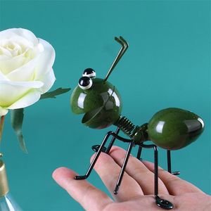 4 stks Kleurrijke Leuke Tuin Art Metal Sculptuur Ant Ornament Insect voor Opknoping Wall Art Garden Gazon Decor Indoor Outdoor 210811