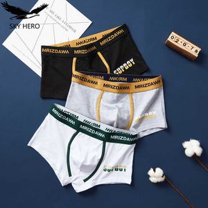 4pcs / Lot Culotte Blanche avec Imprimé Coton Respirant Boxers Sous-Vêtements Hommes Slip Homme Shorts Homme Designer Bulge Trunks H1214