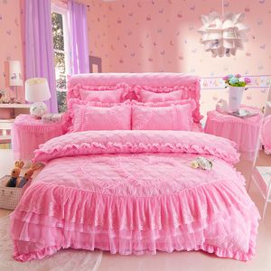 4pcs Quilthed Dacette Style Princesse Literie de luxe Ensembles Literie Queen King Taille Couverture de couette Set Lit Jupe Ensemble Taie d'oreiller 210319