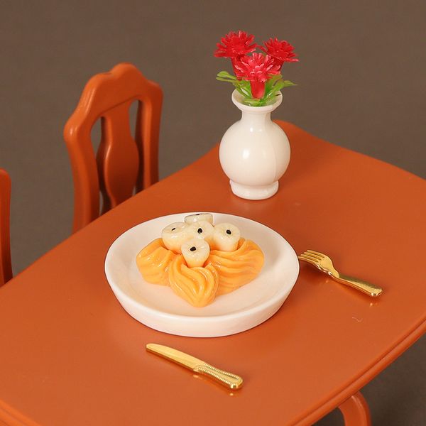 4pcs / set 1/12 poupée mini-petit-déjeuner pain d'œuf pain de pain de lait gâteau décor de nourriture pour les poupées