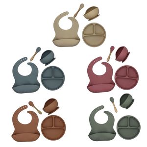 4 stks / set Een gratis baby siliconen servies waterdichte bib effen kleur diner plaat sucker kom en lepel voor kinderen 211012