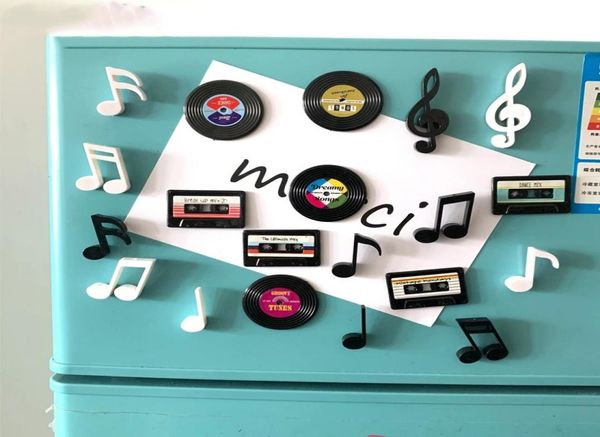 4pcs Set Creative Magnet Réfrigérateur Autocollant Cute Nostalgie Cassette Disque 3D MAGNATEUR ANAGNET DESIGNES CONCEPTION RECORS DE RECORS