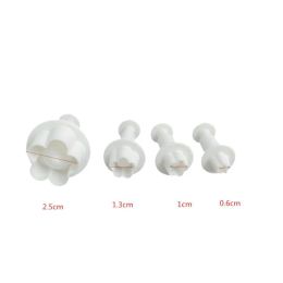 4pcs / ensemble Plum Blossom Flower Plunger Fondant Cutter Sugarcraft Cake Decorating Tools DIY Bookie Baking Accessories