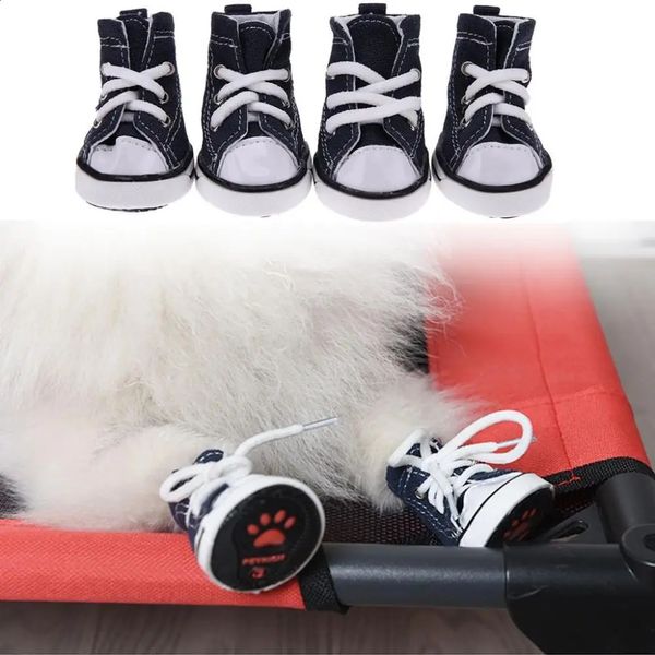4pcs Chaussures pour animaux de compagnie en denim imperméable AntiSlip Sneakers sportifs chats Chiens Bottises respirantes pour chiots Supplies 240428