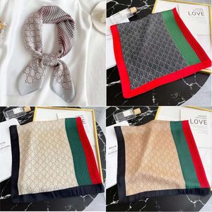 4Style Wholesale 70 * 70 cm Leigner Grid Letters Swarves Square Swined Band pour femmes Fashion Long Handle Bag Sac Sac à épaule Lage Ribbon Head Wraps