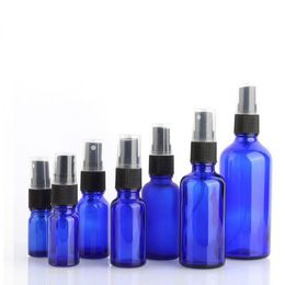 5 10 15 20 30 50 Flacon pulvérisateur en verre de 100 ml, atomiseur de parfum - Bouteilles vides rechargeables bleu cobalt avec pulvérisateurs à brume fine en plastique noir MBQF