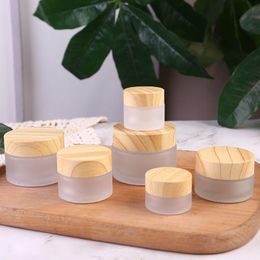 5 10 15 30 50 g / ml recipientes recargables vacíos con tapas de tornillo de grano de madera y tapas internas, frascos redondos de vidrio para la loción cosmética esur