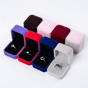 5.5 * 5 * 4.3 cm Caja organizadora de joyería de terciopelo Cajas de anillos Caja cuadrada de almacenamiento Pequeña caja de regalo para anillos Pendientes Collar colgante Embalaje Precio al por mayor