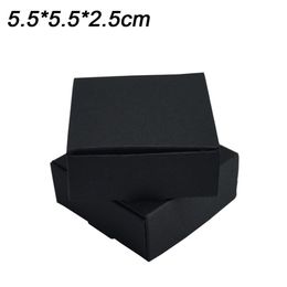 5 5x5 5x2 5cm Cajas de embalaje de papel Kraft negro plegables pequeñas Paquete de regalo reciclable Cajas de papel Caja de cartón suave Venta al por menor 50pc240g