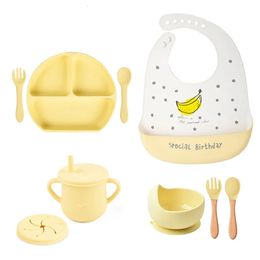 5 / 9pcs Childrens Dishware Baby Silicone Alimentation Set Sucker Bowl Plate de plaque Bibs Spoon Fork Forks Nays Plats pour Kid BPA Free 240321