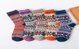 5 paires nouveau hiver chaud doux de haute qualité Men039s chaussettes Vintage laine chaussettes noël décontracté coloré Women8648475