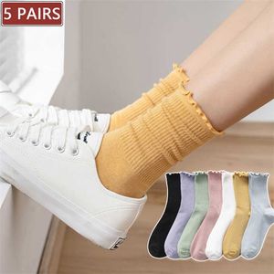 5 paires femmes heureux volants chaussettes à froufrous noir blanc mignon automne hiver chaussettes à la mode couleur unie doux coton fille chaussettes 211221