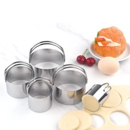 5 pcs / set Emporte-pièces avec poignée en acier inoxydable Cookie Cut Moule Mousse Anneau Étoile Carré Coeur Fleur Forme Cuisson Moule Outil pour Pâtisserie Scone Donut YFA1928