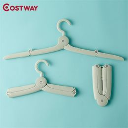 5 pc's eenvoudige draagbare kledinghanger rekken opvouwbare plastic reishangers winddichte niet-slip lagen hanger kleding organisator 210318