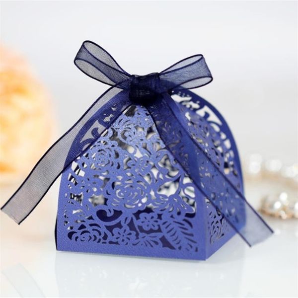 50 / 100pcs Laser Cut Fleur Mariage Dragee Candy Box Cadeau de mariage pour les faveurs de mariage invités et cadeaux Déco Mariage Chocolate Box 220420