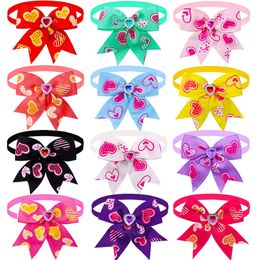 50/100ps chien noeud papillon style amour fournitures pour animaux de compagnie saint valentin petit chien noeud papillon chien chat noeuds papillon petit chien accessoires de toilettage 240103