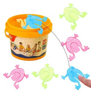 50/20 / 10pcs saltar ranas juguetes mini transparente plástico niños dedo entrenamiento entrenamiento juguete fiesta fiesta favores pequeños regalos g220223